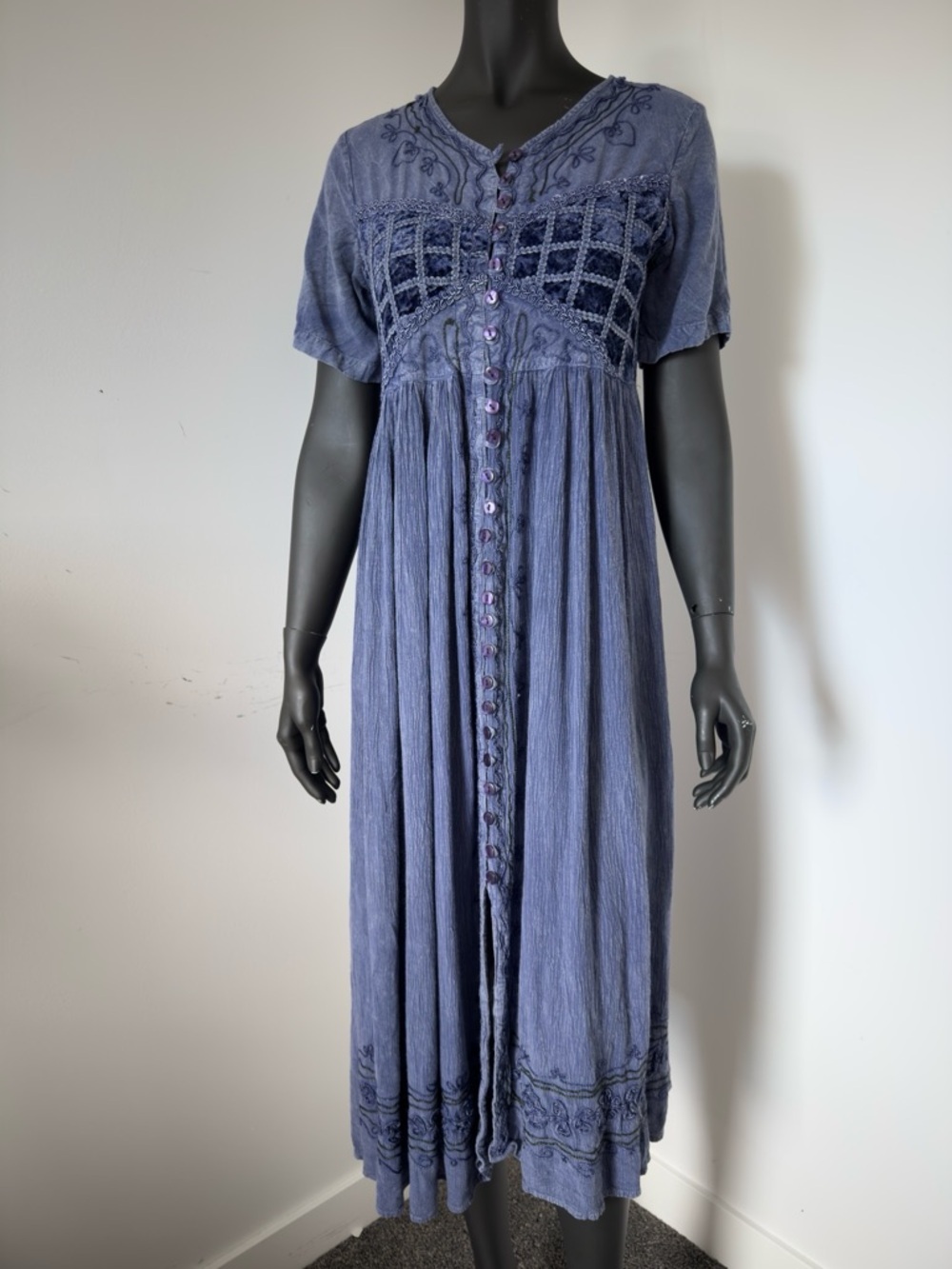 298. VTG Blue Embroidered Button-Front Velour Women's Dress - Picture 10 of 11